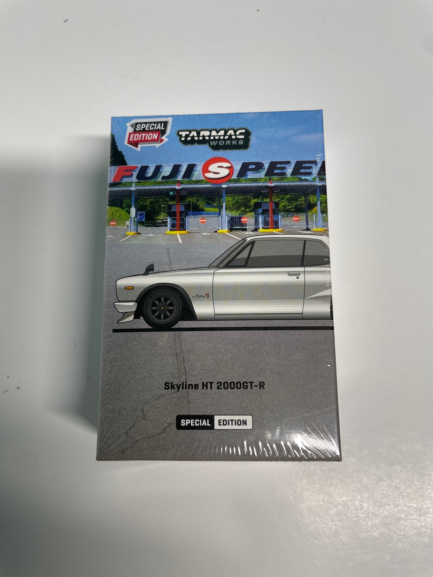 Tarmac Works 1/64 Nissan Skyline HT 2000GT-R Silver Chrome - Japan Special Edition - GLOBAL64