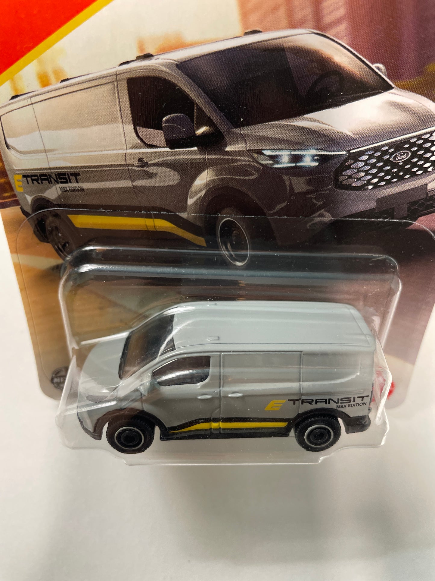 Matchbox 1/64 2023 Ford E-Transit Custom Grey