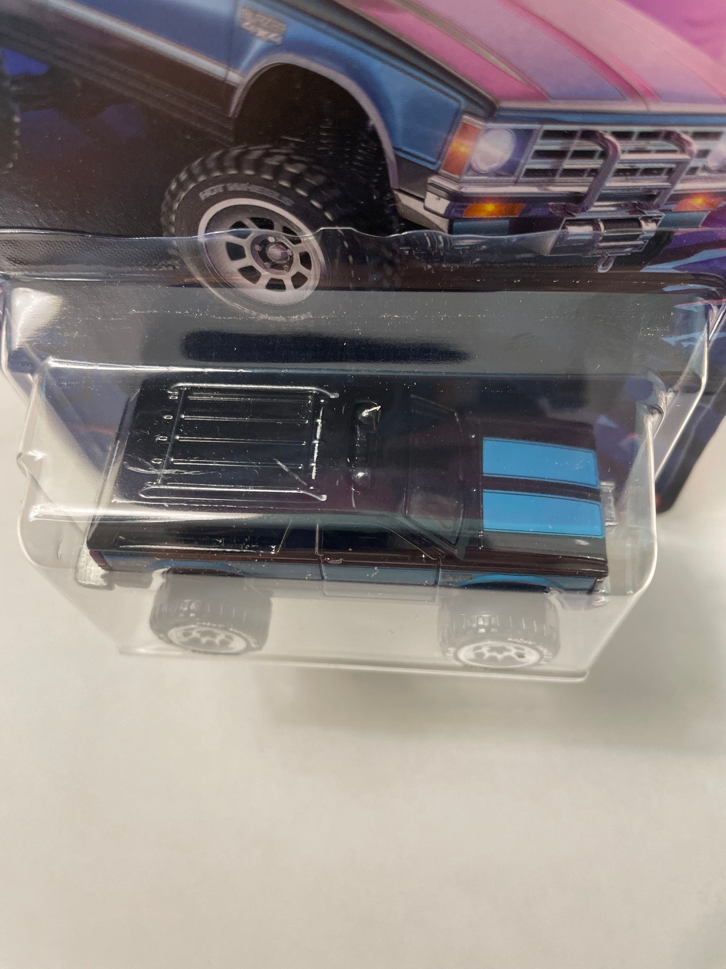 Hot Wheels 1/64 Tubular Trucks Chevy Blazer 4X4 Black & Blue - HRR96 - Damaged Card