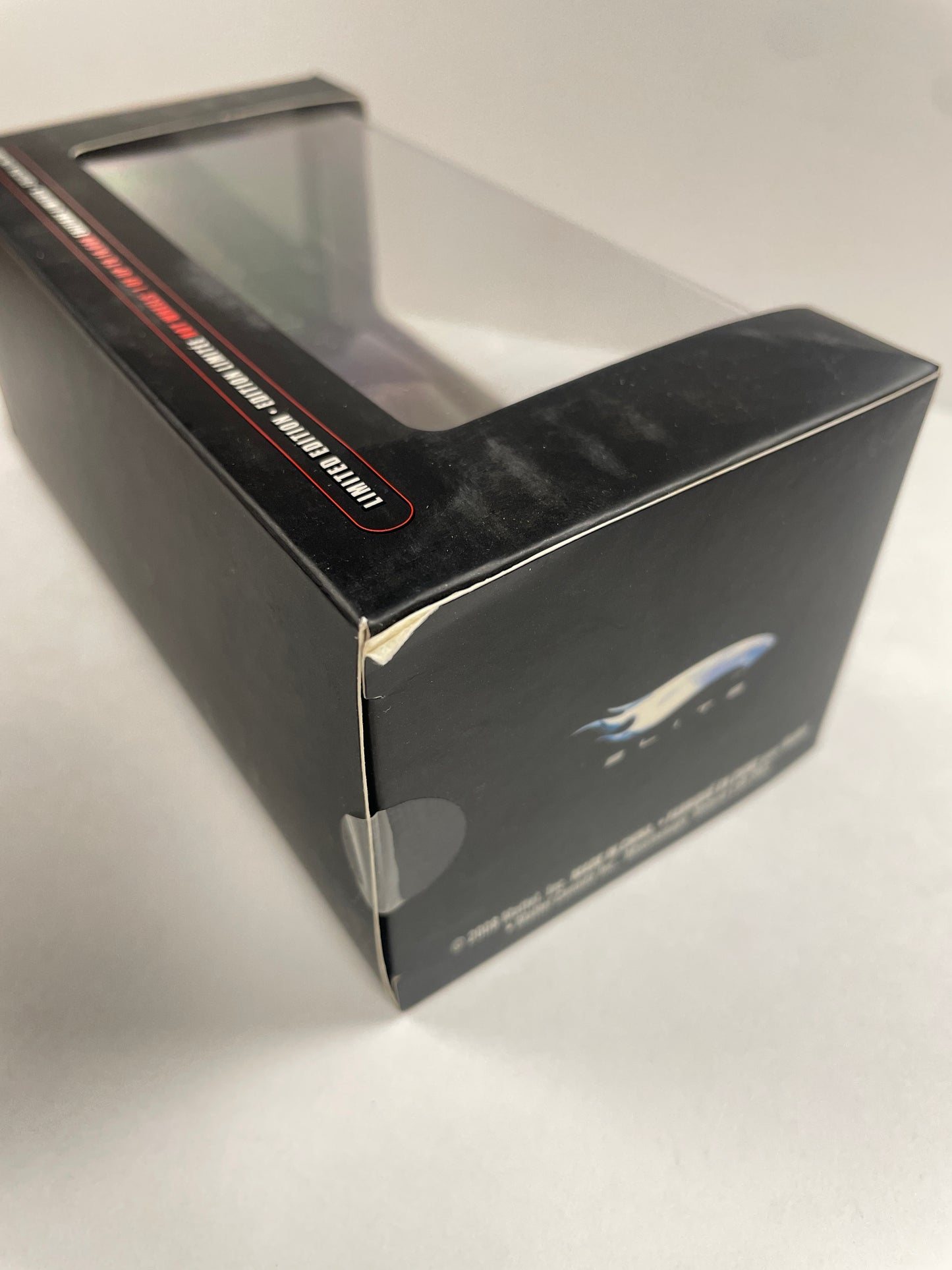 Hot Wheels 1/43 Elite Ferrari 288 GTO Black - P9930 - Damaged Box