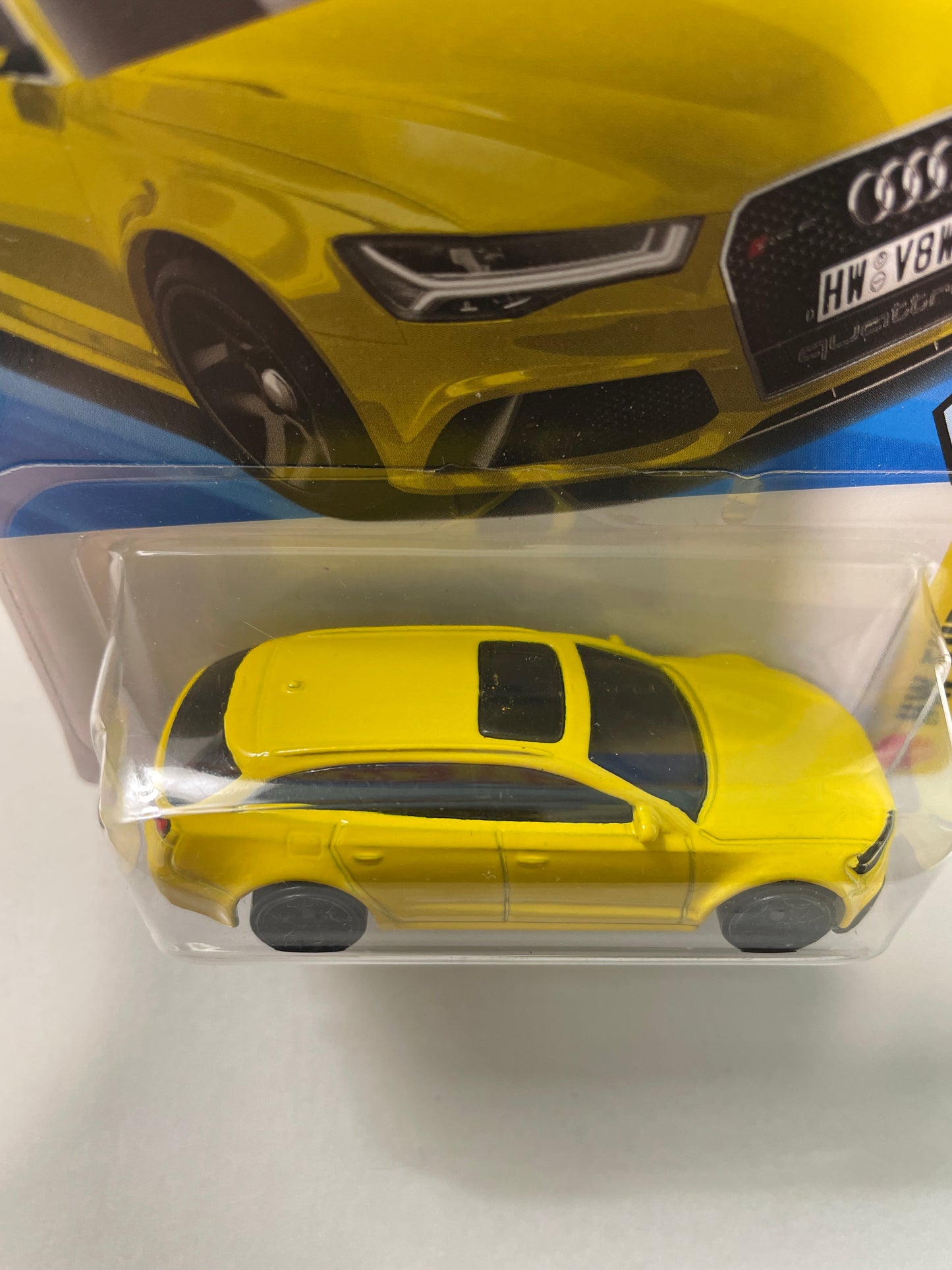 Hot Wheels 1/64 ‘17 Audi RS 6 Avant Yellow - Damaged Box