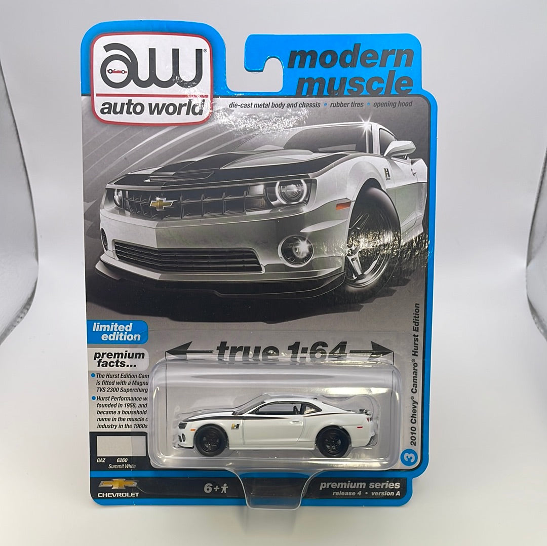 Auto World 1/64 Modern Muscle Version A 2010 Chevy Camaro Hurst Edition Summit White