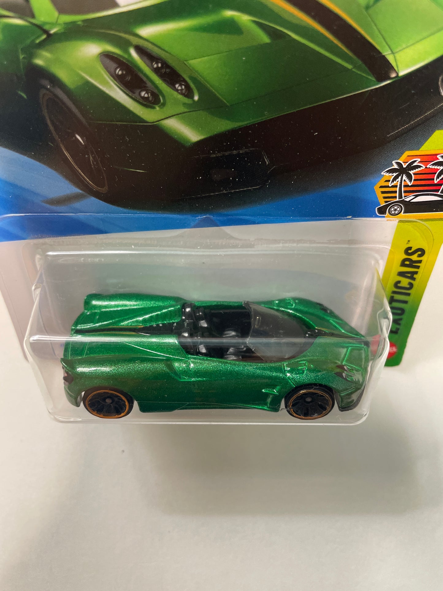Hot Wheels 1/64 ‘17 Pagani Huayra Roadster / Cabriolet Décapotable Green - Damaged Box