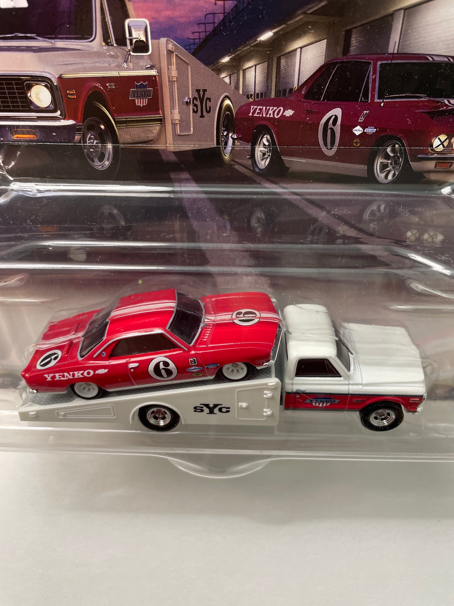 Hot Wheels 1/64 Car Culture Team Transport '66 Chevrolet Corvair Yenko Stinger & '72 Chevy Ramp Truck Camion a Rampe Red & White - JHX91