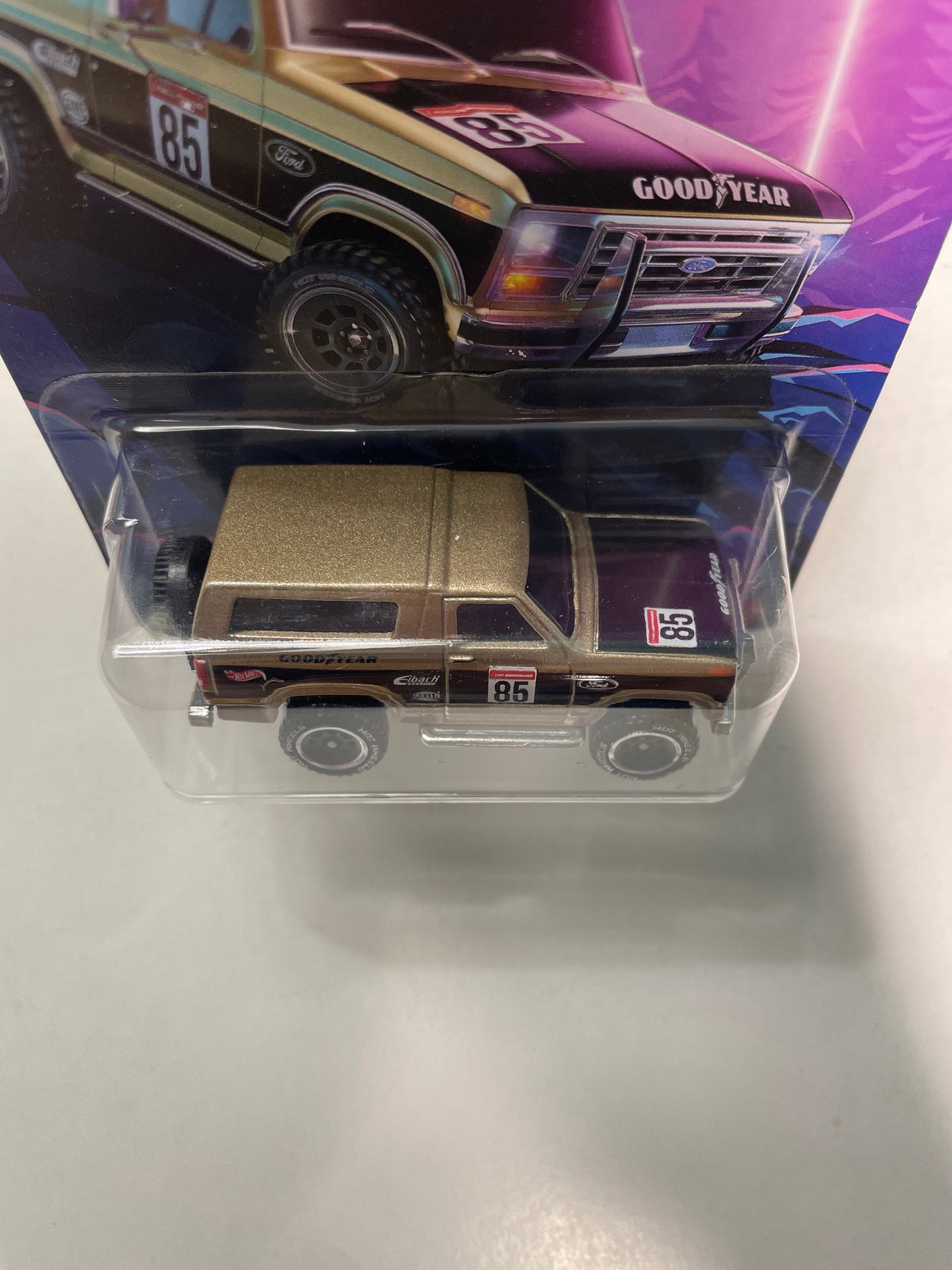 Hot Wheels 1/64 Tubular Trucks 1985 Ford Bronco Bronze - HRR97