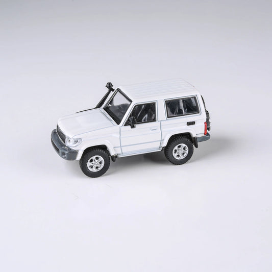 Para64 1/64 2014 Toyota Land Cruiser 71 SWB
 French Vanilla