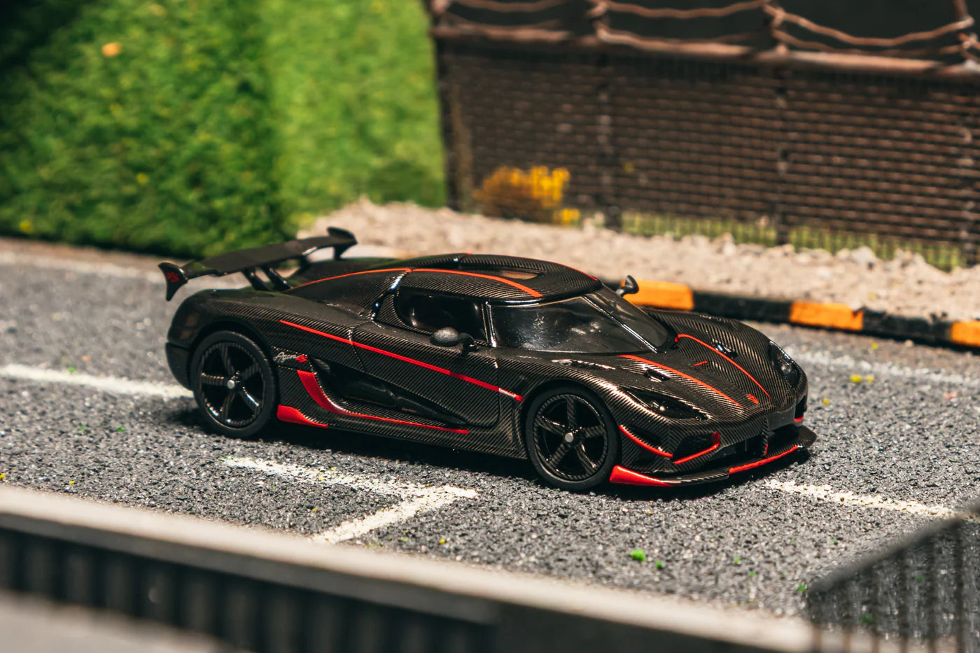 Tarmac Works 1/64 Koenigsegg Agera RS Black Carbon Fiber / Red