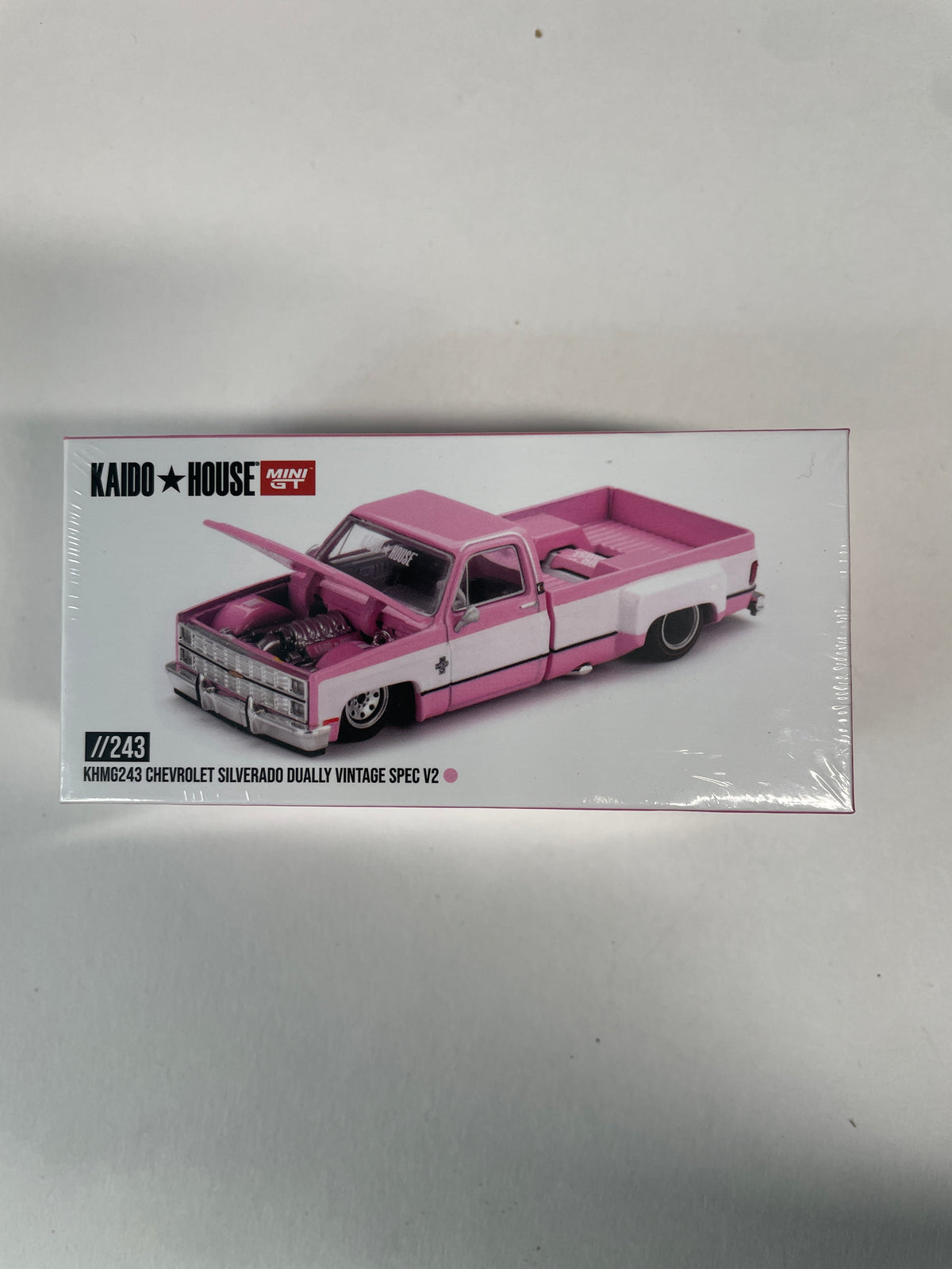 Mini GT x Kaido House 1/64 Chevrolet Silverado Dually Vintage Spec V2 Pink - KHMG243