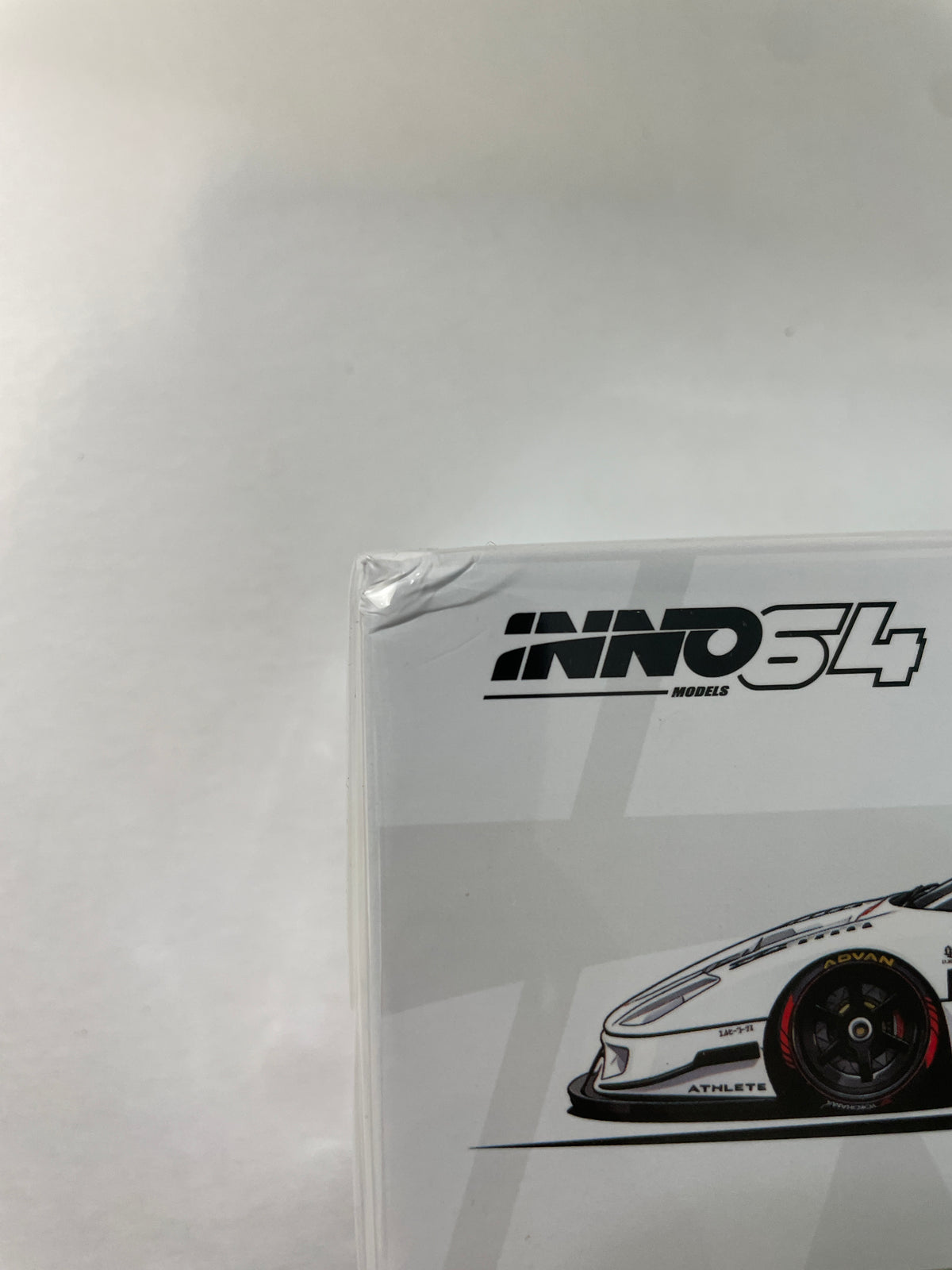 Inno64 1/64 LBWK Ferrari F40 Collet White - IN64-LBWKF40-COLLET -Damaged Box