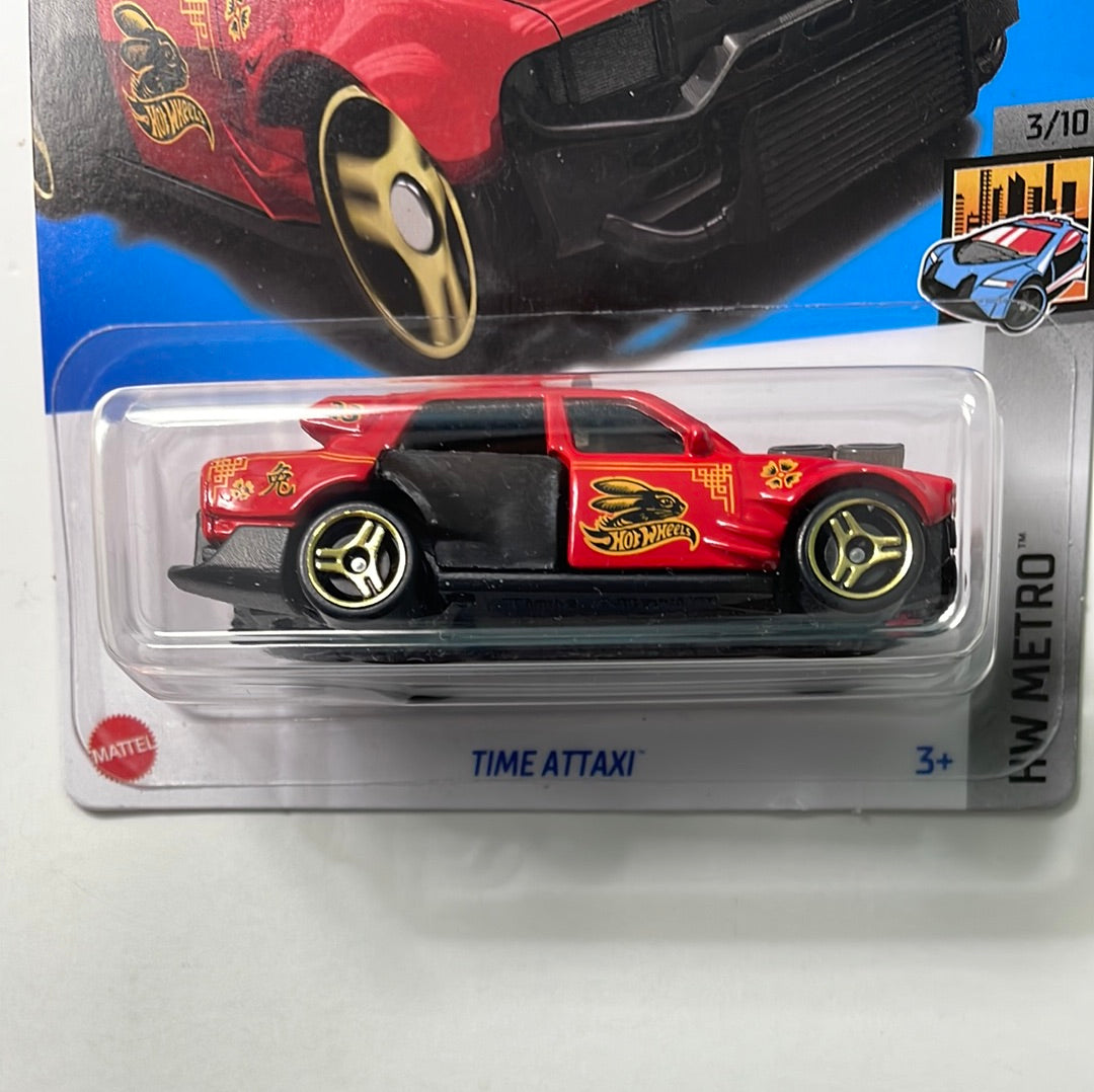 Hot Wheels 1/64 Time Attaxi Red - Damaged Card
