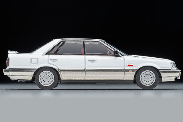 1/64 Tomica Limited Vintage Neo LV-N282a Nissan Skyline 4-door HT GT Passage Twin Cam 24V (White/Beige) 86