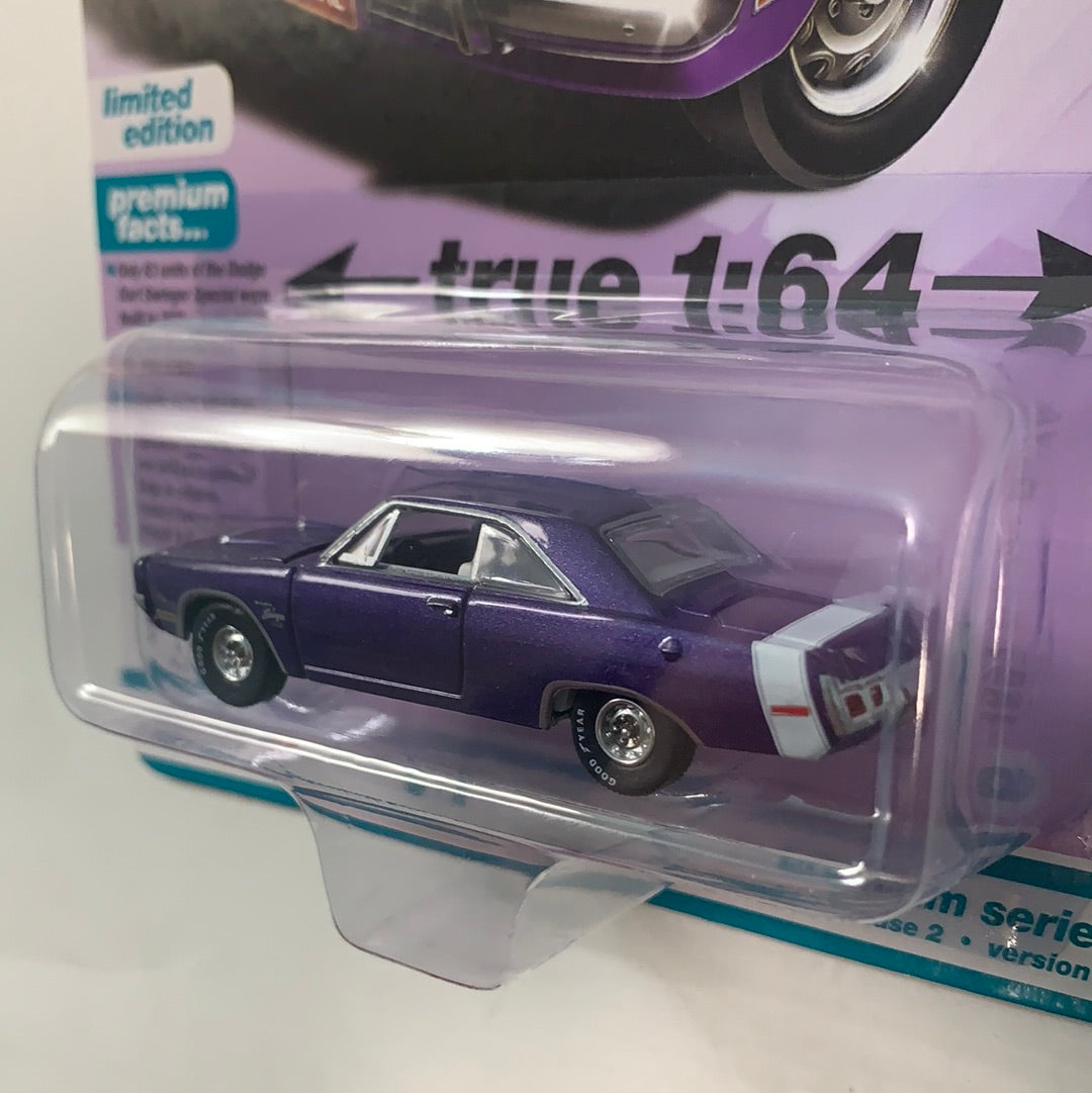 Auto World 1/64 1971 Dodge Dart Swinger 340 Special Plum Crazy Purple
