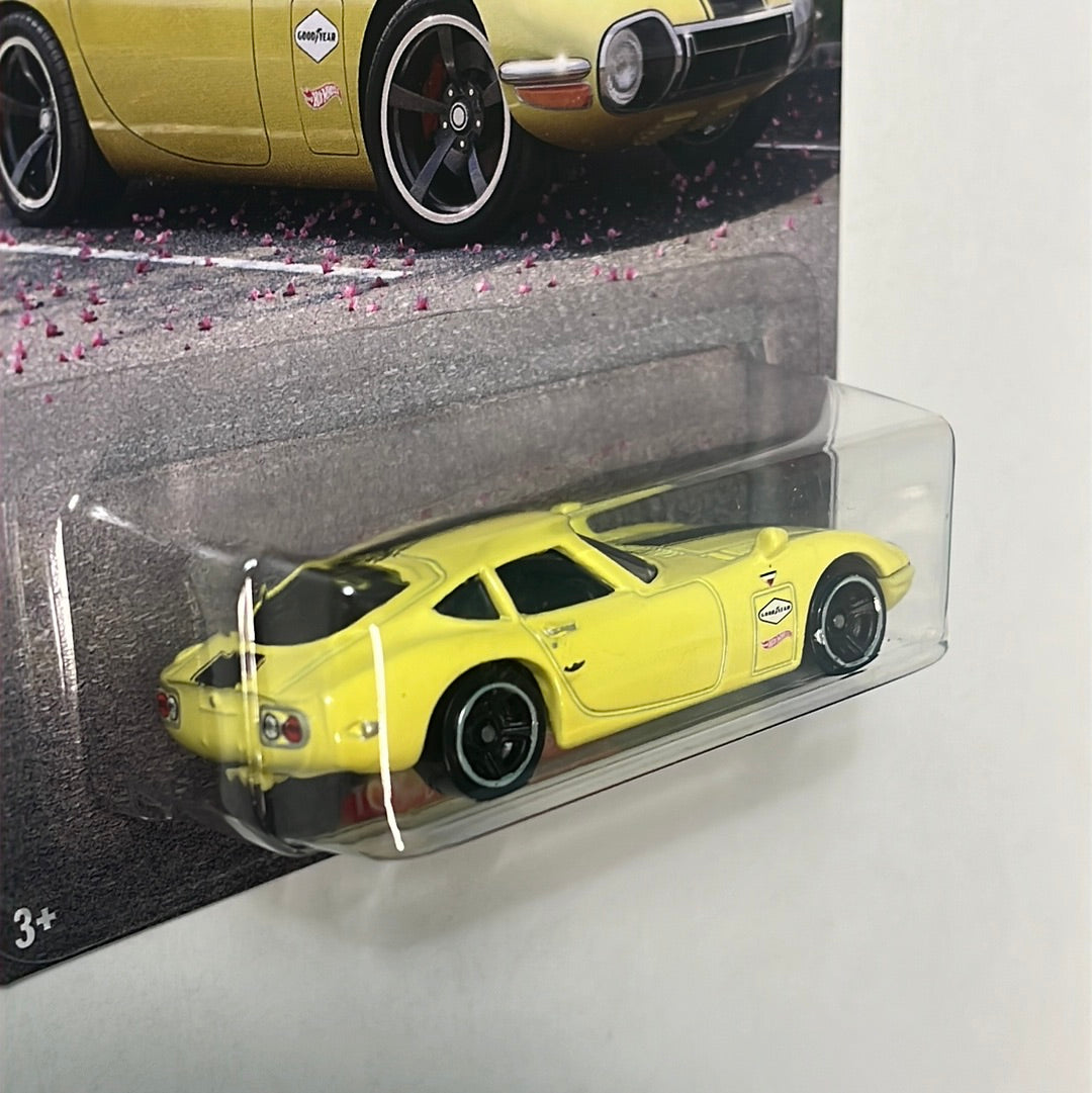 Hot Wheels Toyota 2000 GT Yellow - Japanese Classics