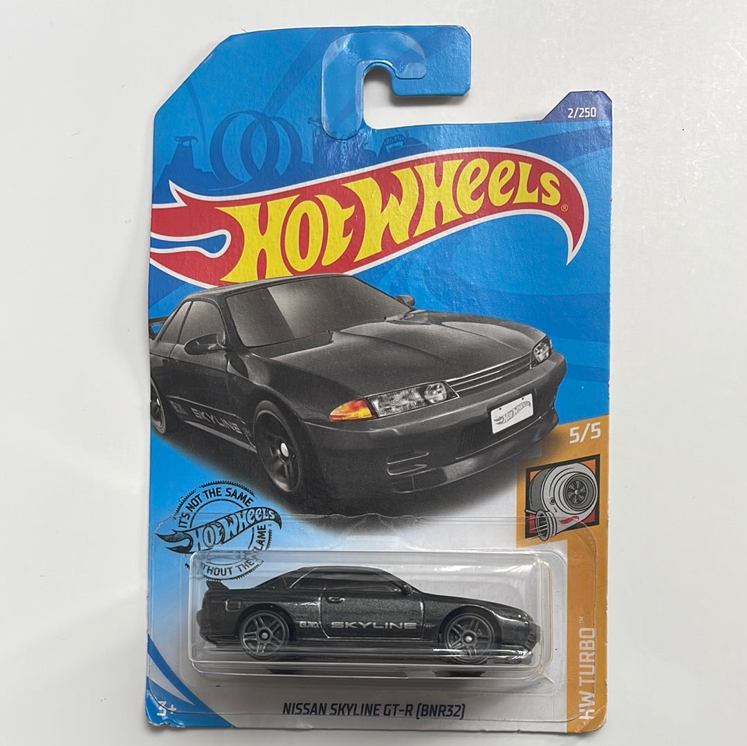 Hot Wheels Nissan Skyline GT-R ( BNR32) Grey - Damaged Card