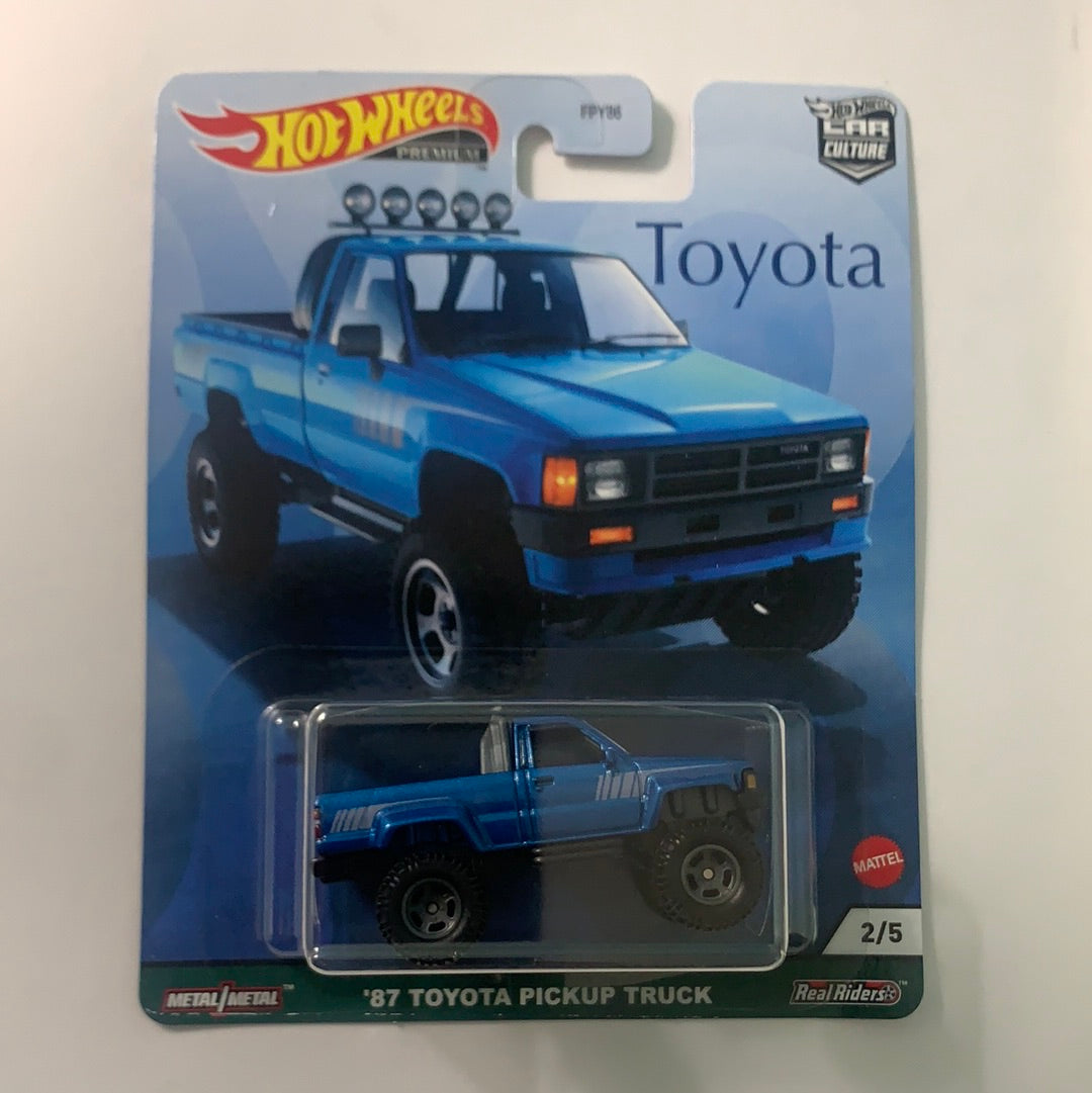 Camionnette Toyota Hilux ’87 – Hot Wheels Car Culture 2021 – 1:64 – Bleu