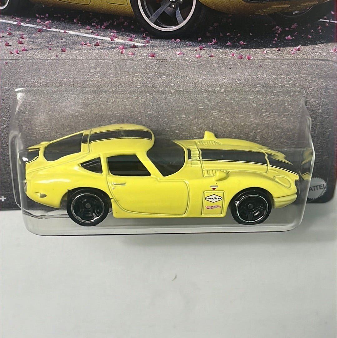 Hot Wheels Toyota 2000 GT Yellow - Japanese Classics