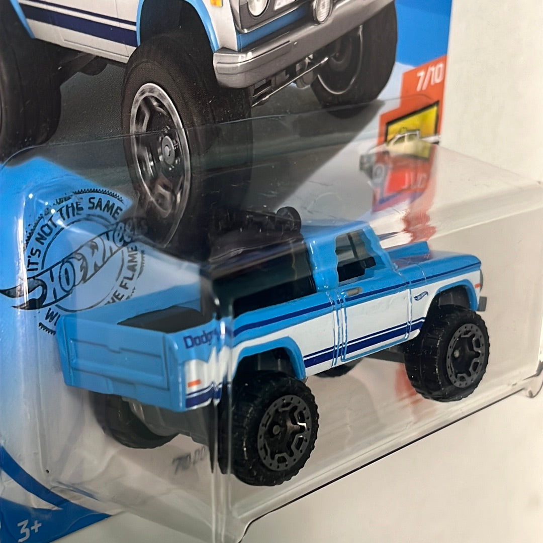 Hot Wheels 1/64 ‘70 Dodge Power Wagon Blue