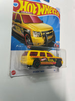 Hot Wheels 1/64 ‘07 Chevy Tahoe Yellow