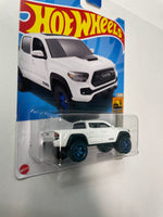 Hot Wheels 1/64 ‘20 Toyota Tacoma White