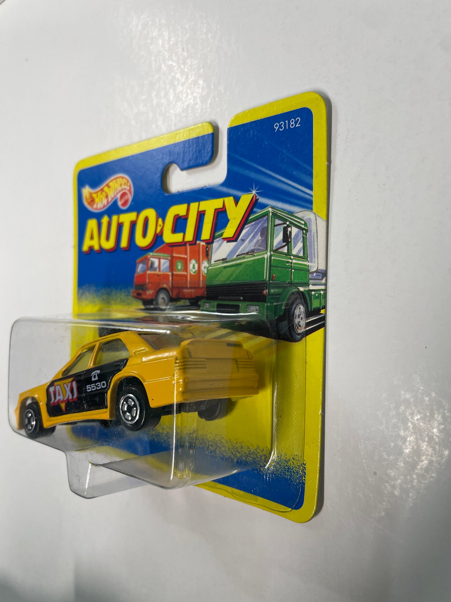 Hot Wheels 1/64 Auto City Mercedes 2.6 Taxi Yellow - Damaged Box