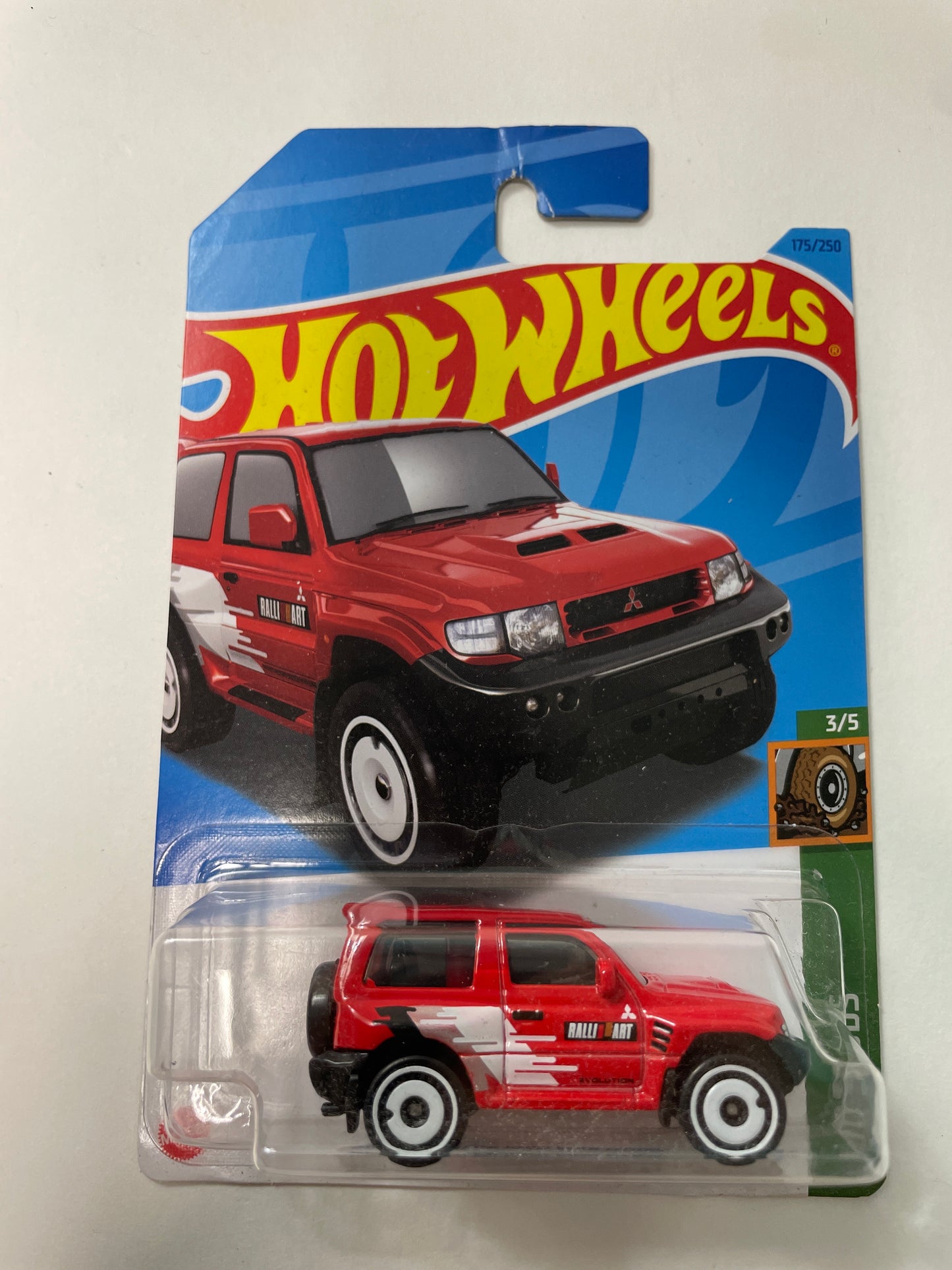 Hot Wheels 1/64 Mitsubishi Pajero Evolution Red - Damaged Box