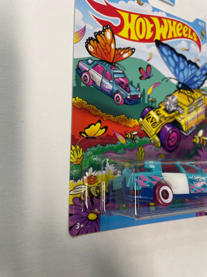 Hot Wheels 1/64 Time Attaxi Blue