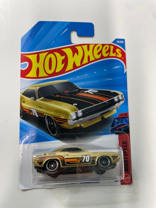 Hot Wheels 1/64 ‘70 Dodge Hemi Challenger Gold - Damaged Box