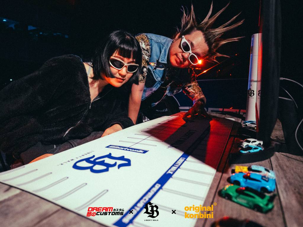 Dream Customs 1/64 Liberty Walk Desktop Diorama Samurai Blue