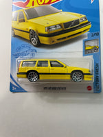 Hot Wheels 1/64 Volvo 850 Estate Yellow - Damaged Card