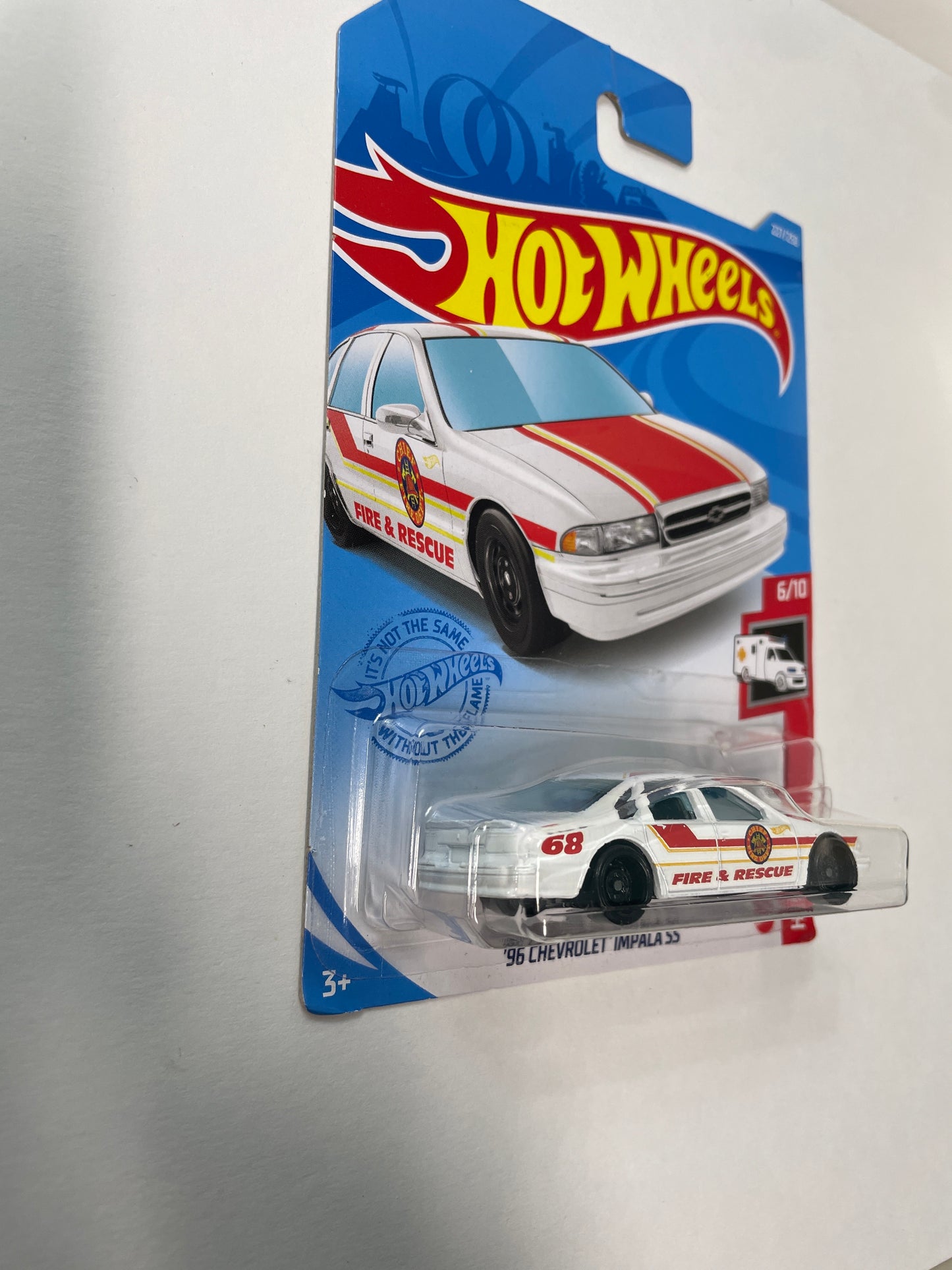 Hot Wheels 1/64 ‘96 Chevrolet Impala SS White - Damaged Box