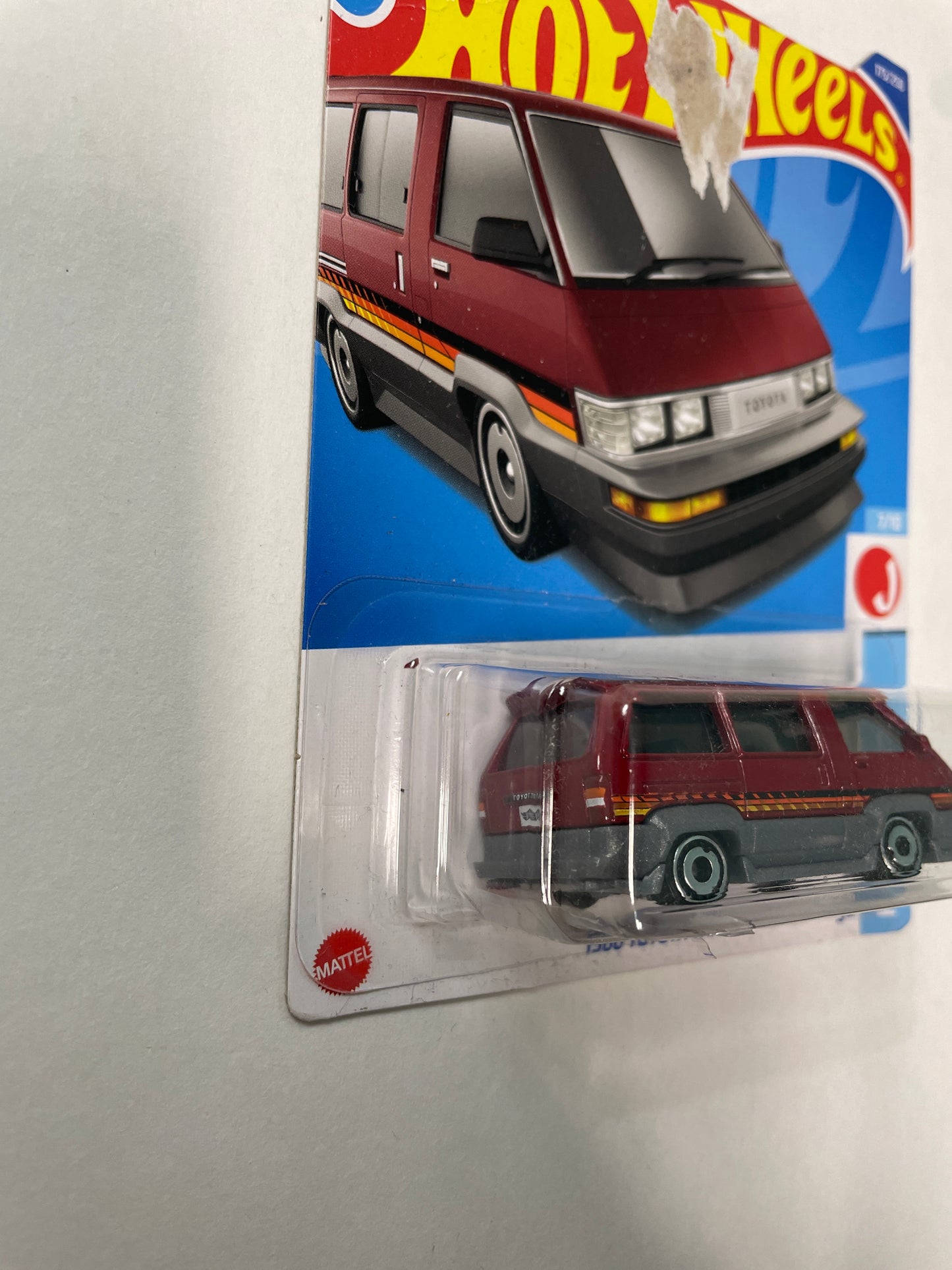 Hot Wheels 1/64 1986 Toyota Van Red - Damaged Box