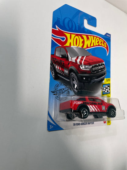 Hot Wheels 1/64 ‘19 Ford Ranger Raptor Red - Damaged Box