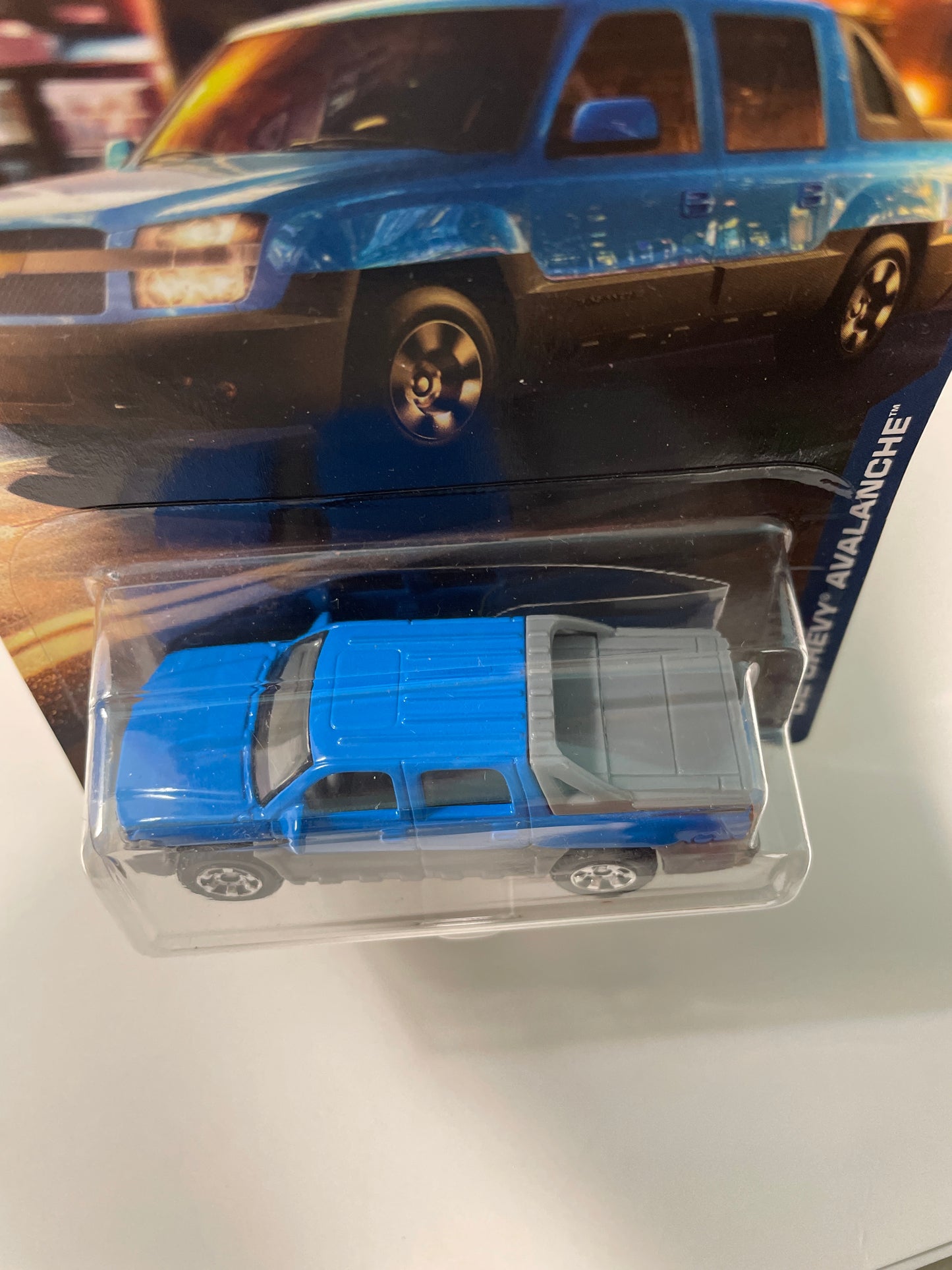 Matchbox 1/64 Chevrolet Trucks ‘02 Chevy Avalanche Blue & Grey