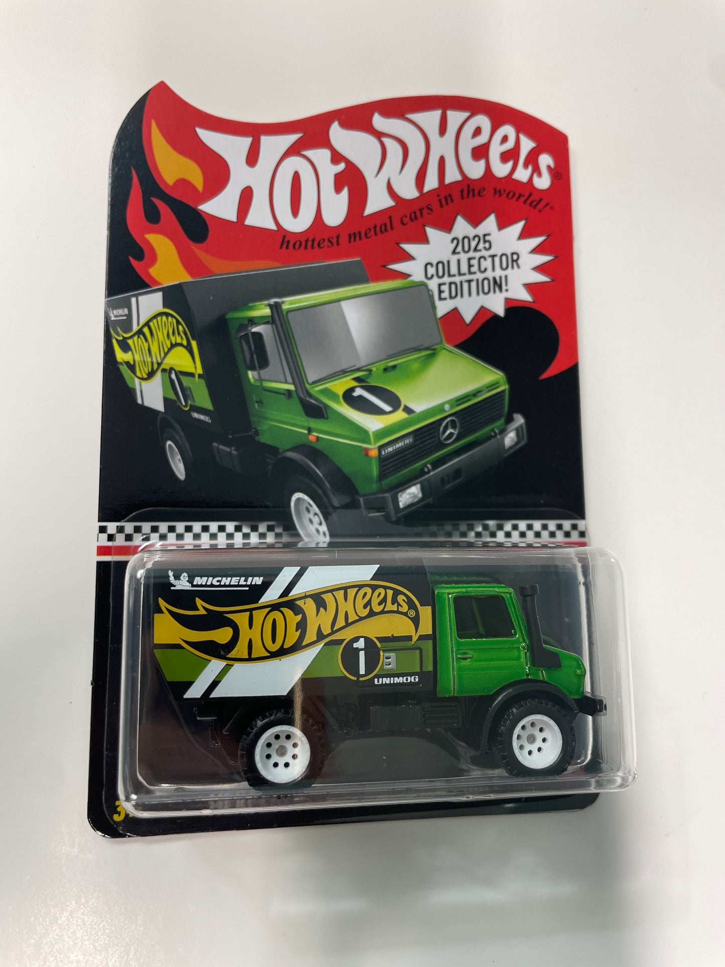 Hot Wheels 1/64 Mail In Mercedes-Benz Unimog U 1300 L Black & Green