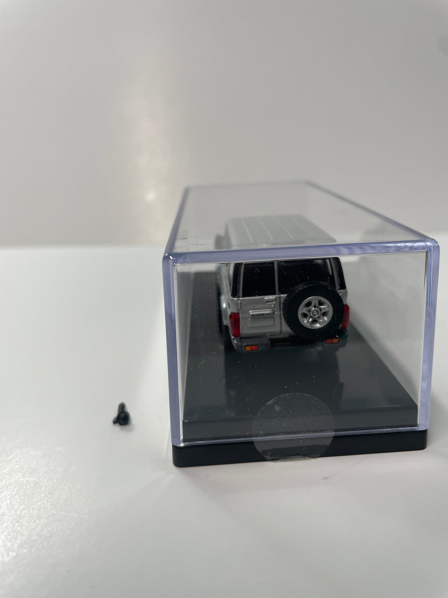 Para64 Toyota 2007 Land Cruiser 76 Silver Pearl - Damaged Car (Read Description)