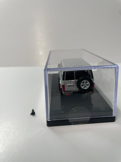 Para64 Toyota 2007 Land Cruiser 76 Silver Pearl - Damaged Car (Read Description)