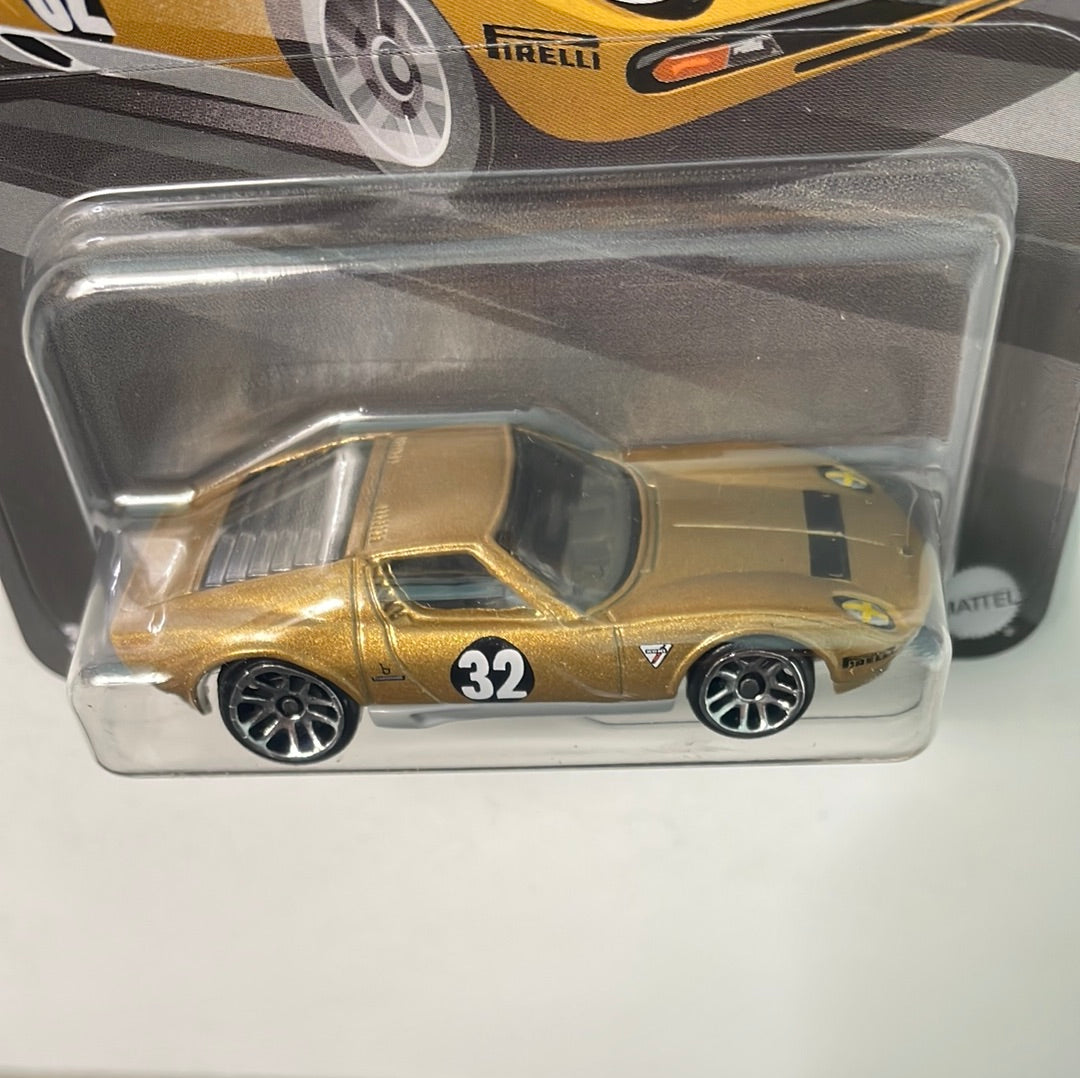 Hot Wheels 1/64 Vintage Racing Club 1971 Lamborghini Miura SV Gold
