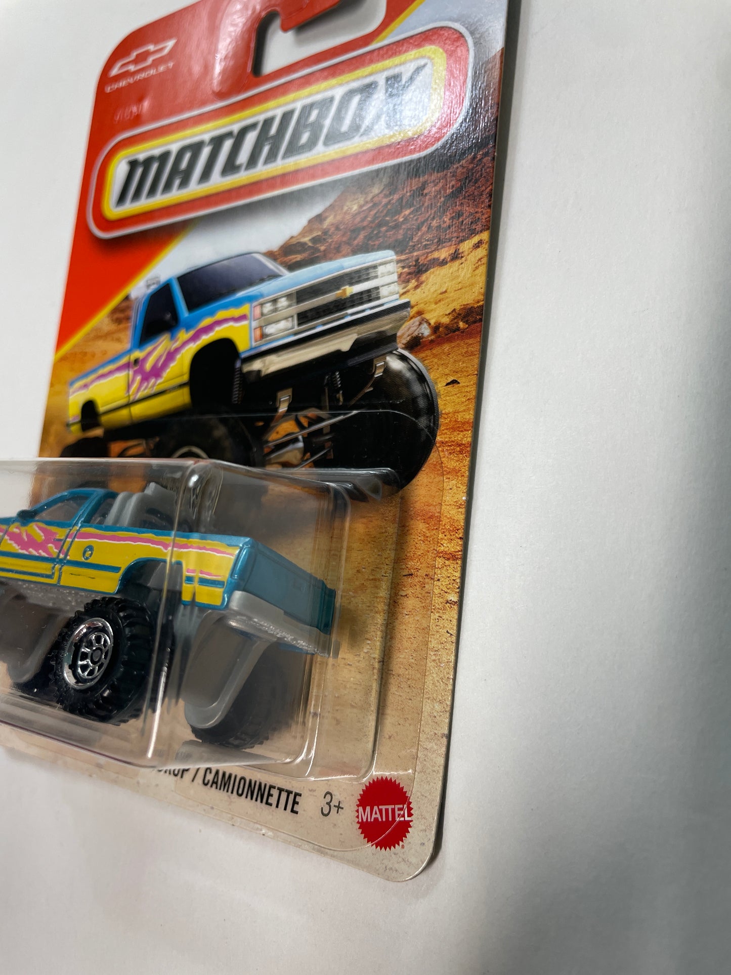 Matchbox 1/64 Chevy K1500 Pickup/ Camionnette Blue