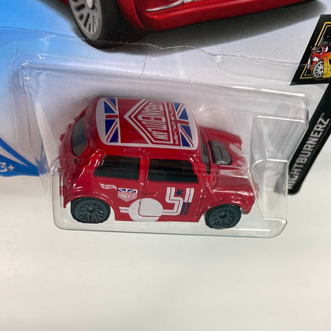 Hot Wheels 1/64 Morris Mini Red - Damaged Box