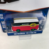 *Chase* Greenlight 1/64 V-Dub 1969 Volkswagen Type 2 Panel Van Pennzoil Red & White