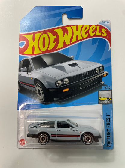 Hot Wheels 1/64 Alfa Romeo GTV6 3.0 Grey - Damaged Card
