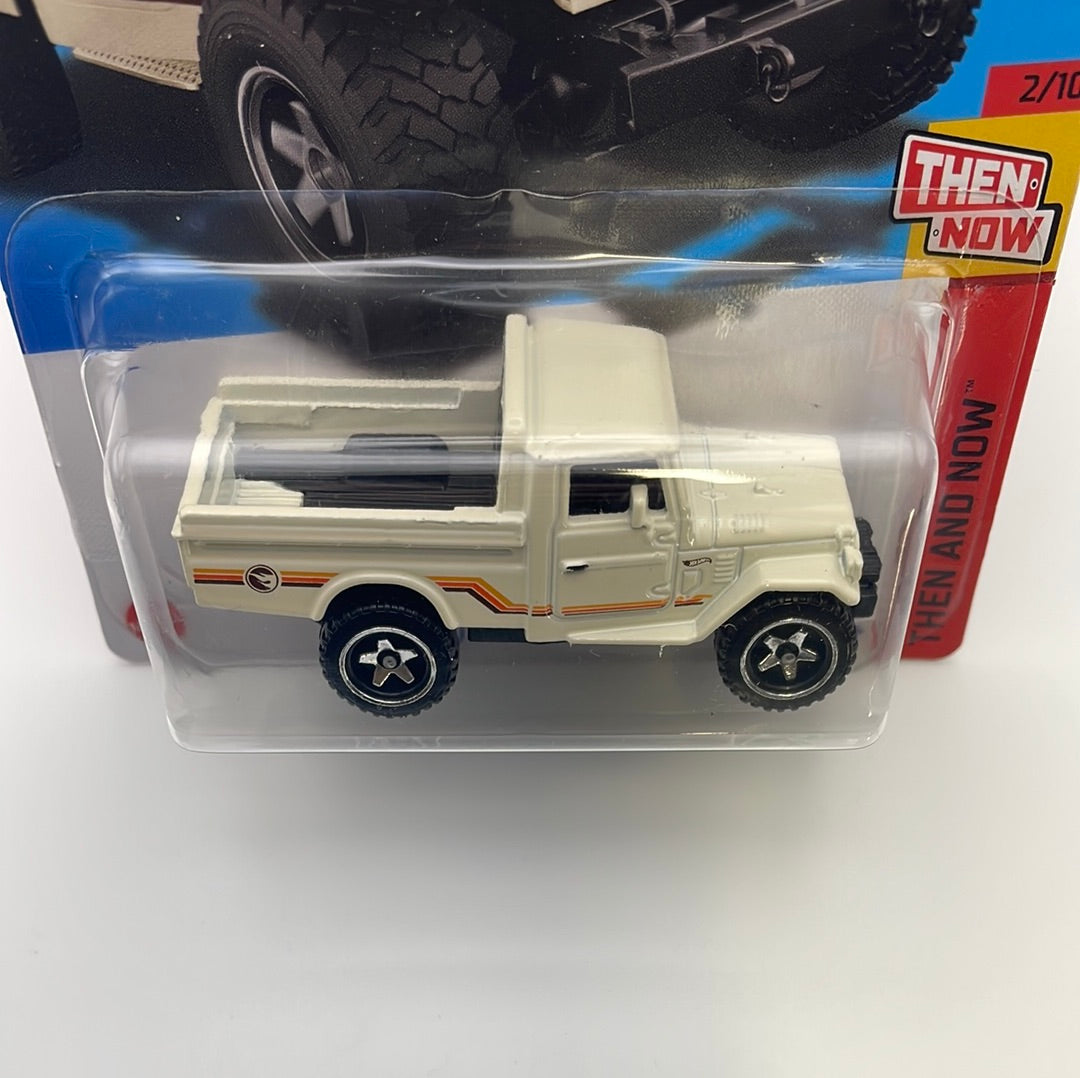 Hot Wheels 1/64 Treasure Hunt Toyota Land Cruiser White