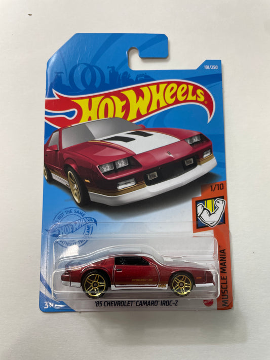 Hot Wheels 1/64 ‘85 Chevrolet Camaro Iroc-Z Red - Damaged Box