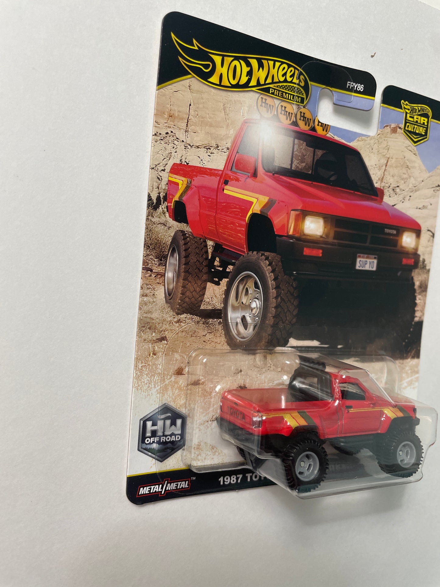 Hot Wheels 1/64 Car Culture Off-Road 2025 1987 Toyota Pickup Truck Red