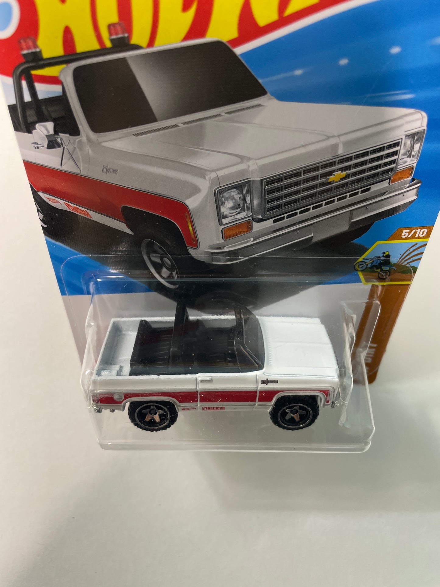 Hot Wheels 1/64 ‘75 Chevy Blazer Custom White