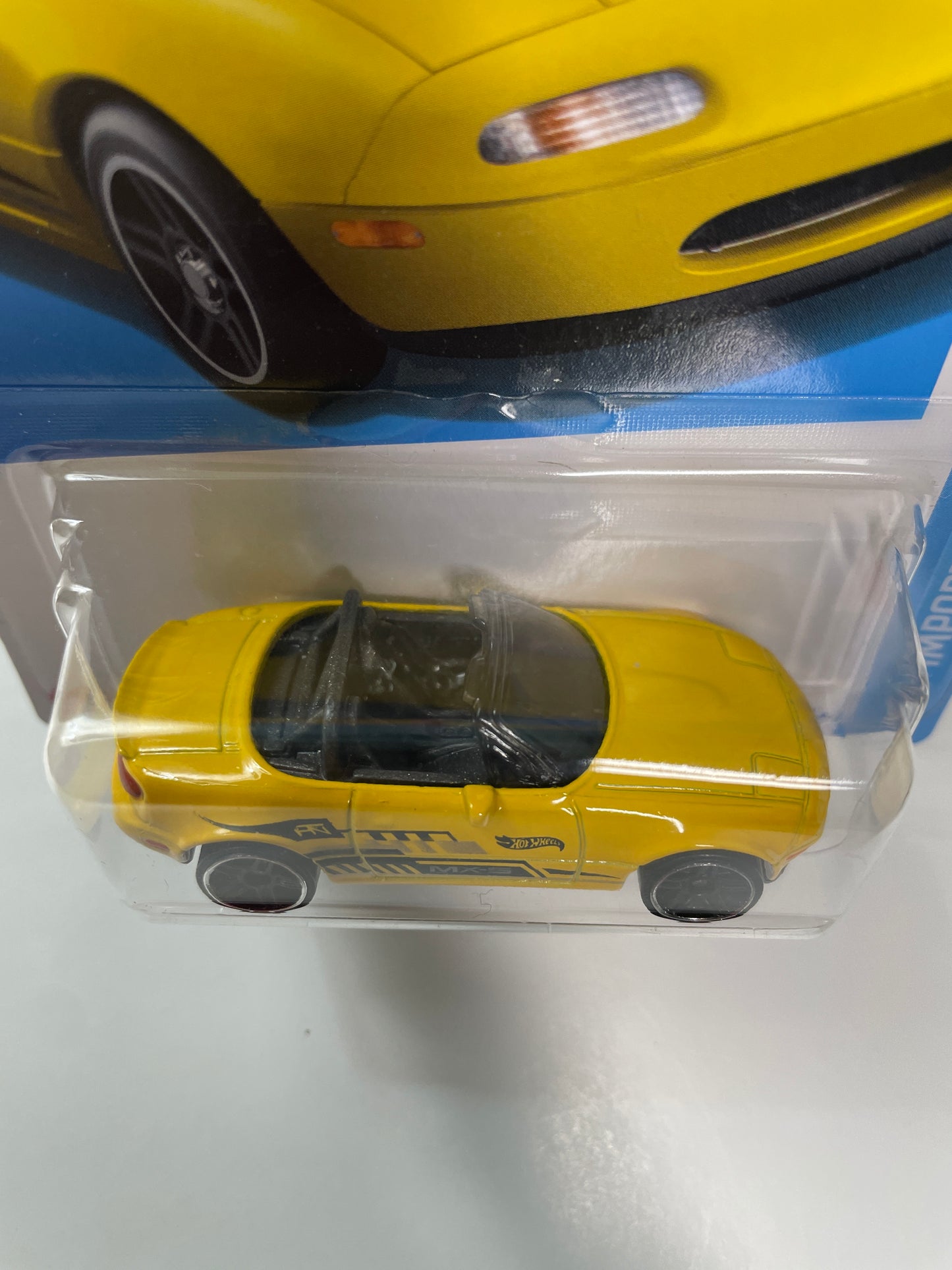 Hot Wheels 1/64 '91 Mazda MX-5 Miata Yellow