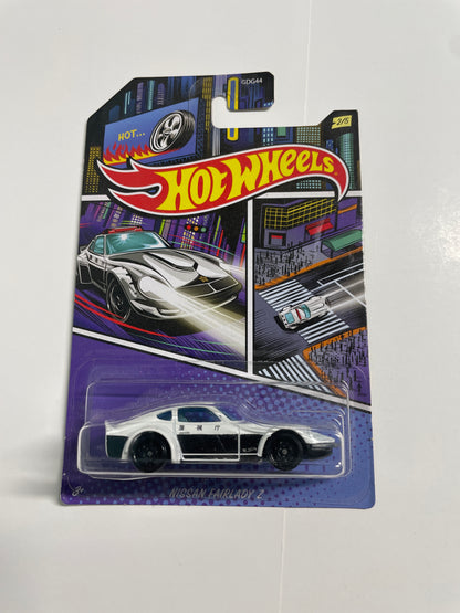 Hot Wheels 1/64 Nissan Fairlady Z Police White & Black - Damaged Card