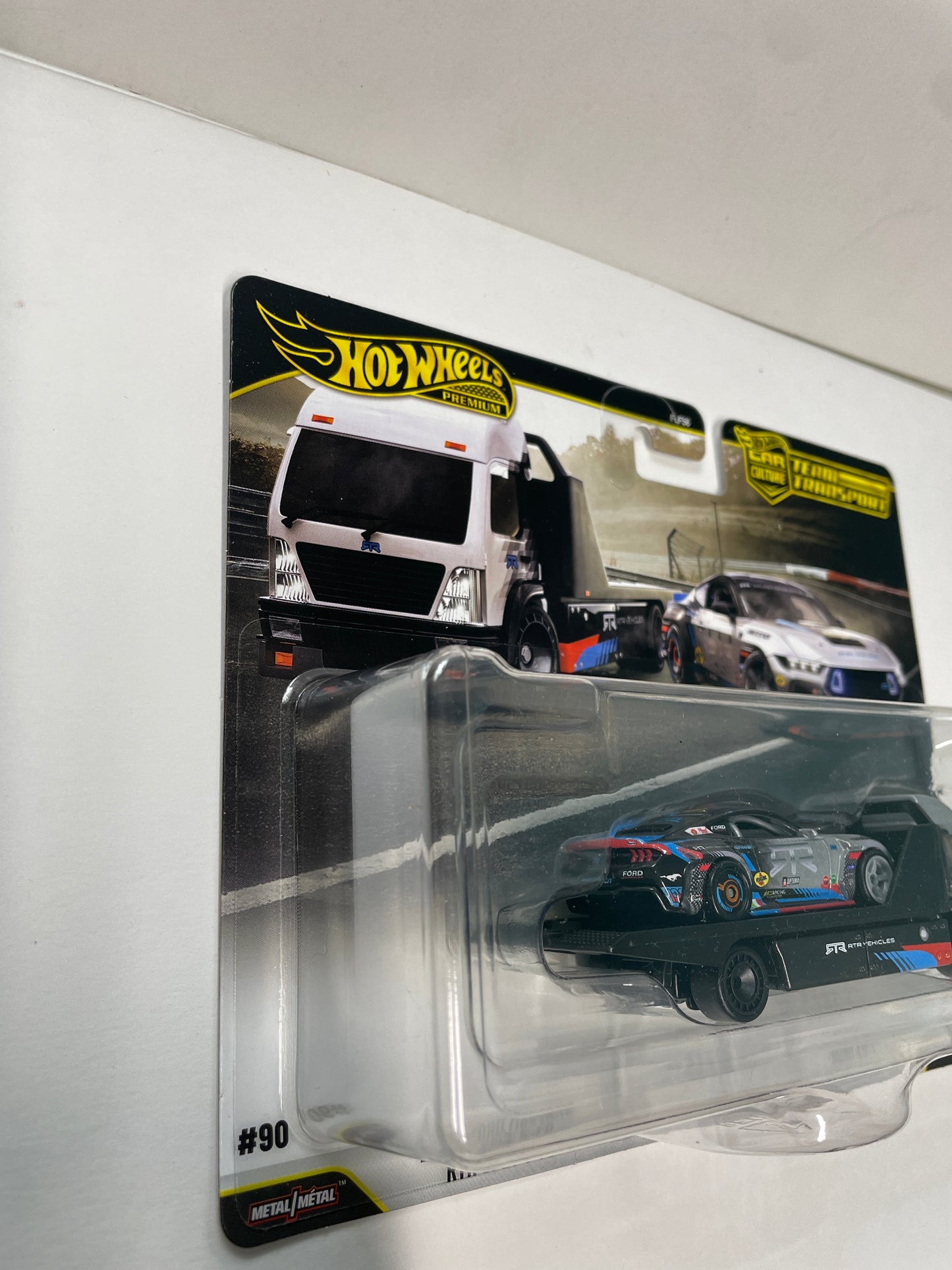 Hot Wheels 1/64 Car Culture Team Transport 2024 Ford Mustang RTR Spec 5-FD & Aero Lift Black - JHX92