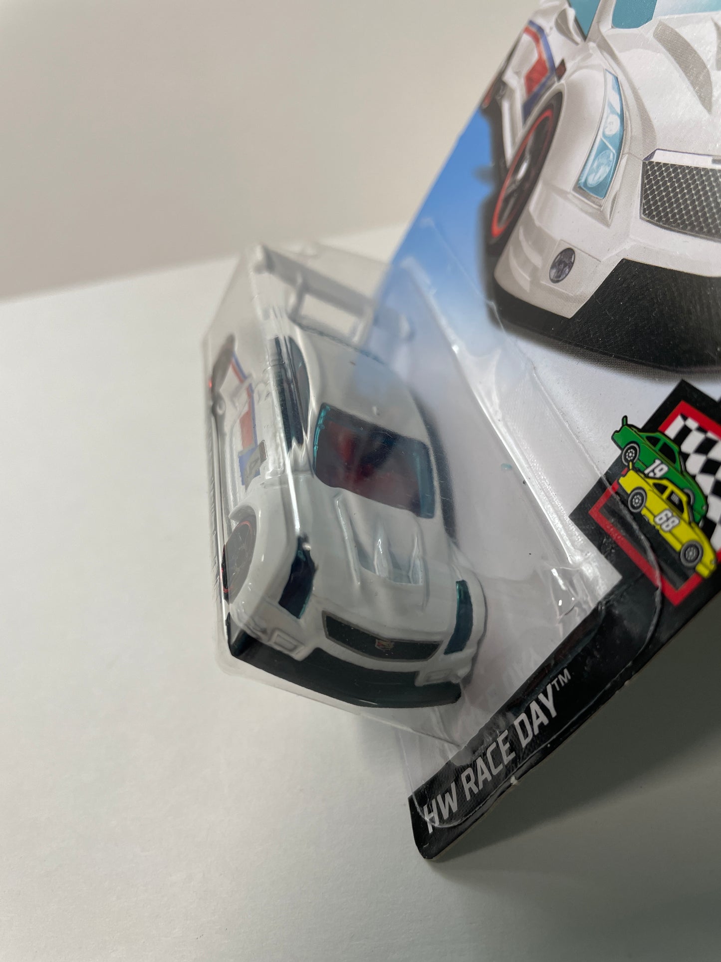 Hot Wheels 1/64 ‘16 Cadillac ATS-V R White - Damaged Box