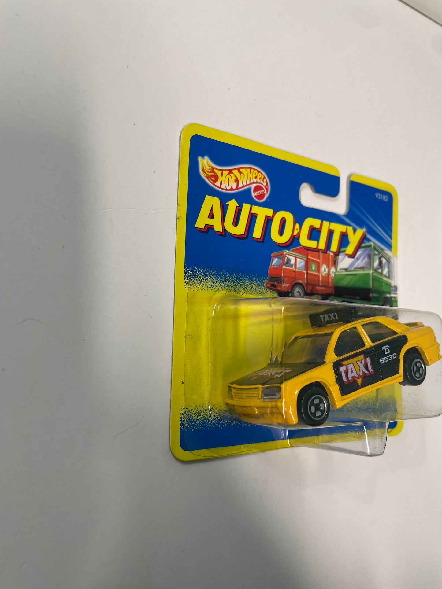 Hot Wheels 1/64 Auto City Mercedes 2.6 Taxi Yellow - Damaged Box